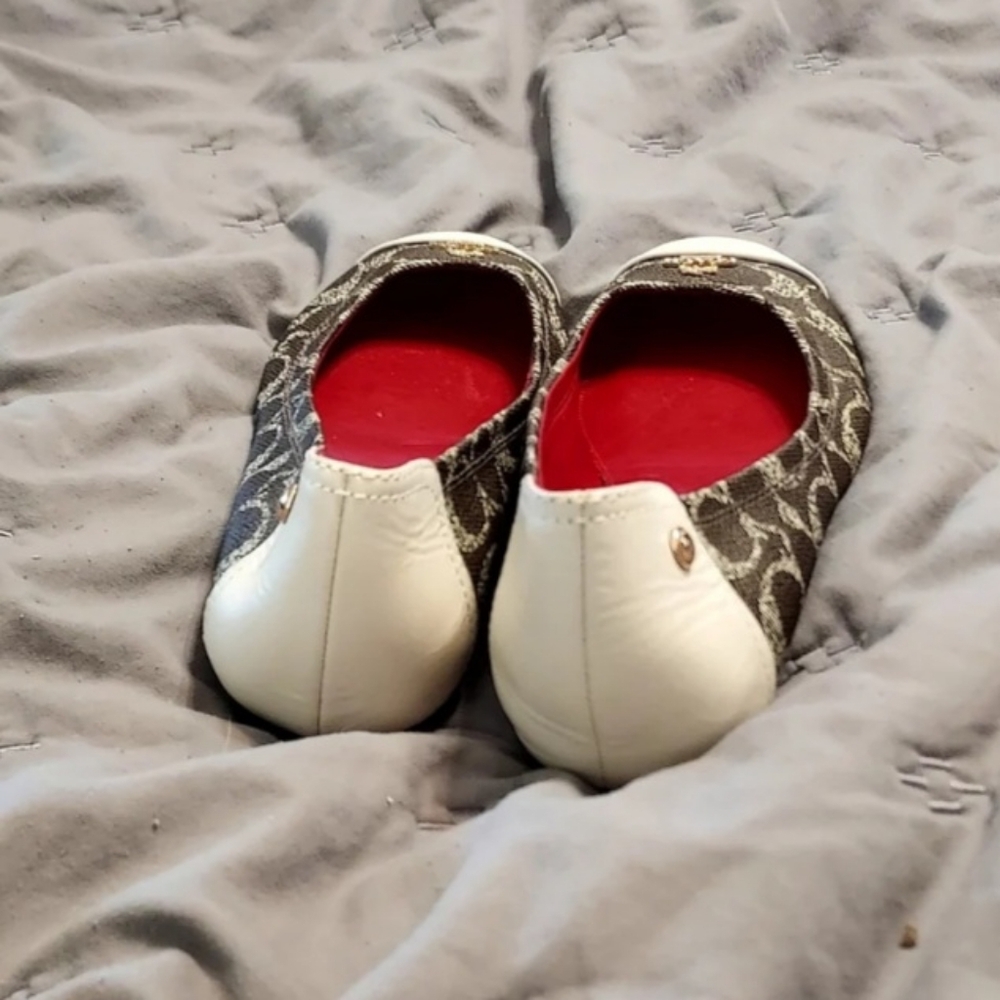 Coach Chelsea Signature Logo Leather Ballet Flats Brown white 7.5 NWOB - Picture 4 of 9